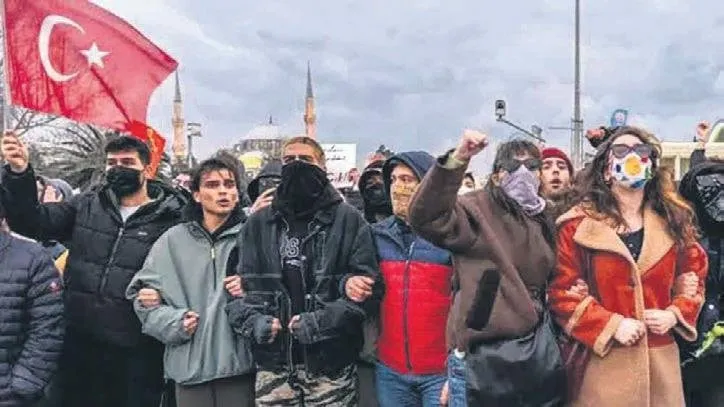 Muhalefeti halkın sırtına yüklemek